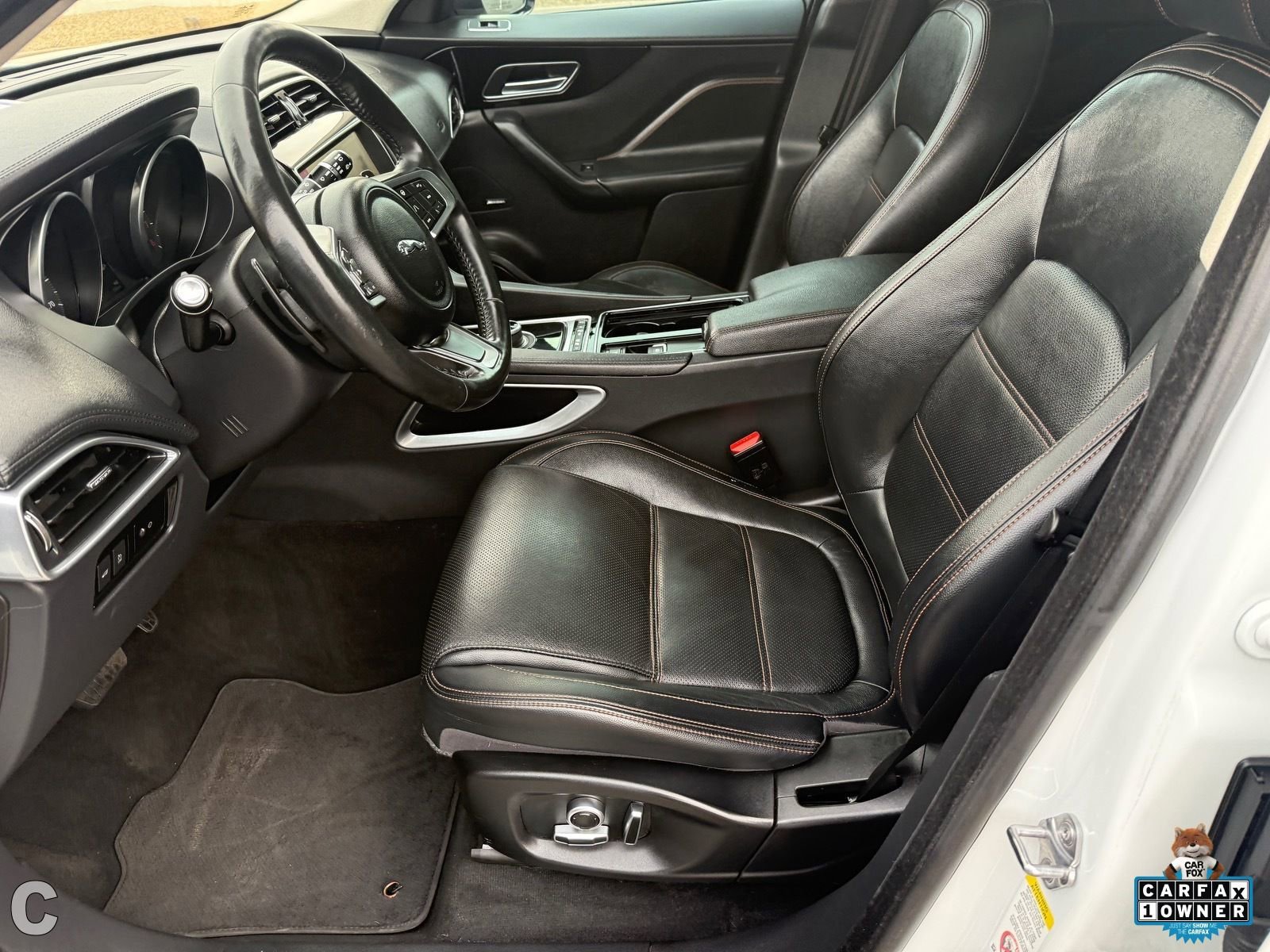 Used 2020 Jaguar F-PACE Prestige image 19