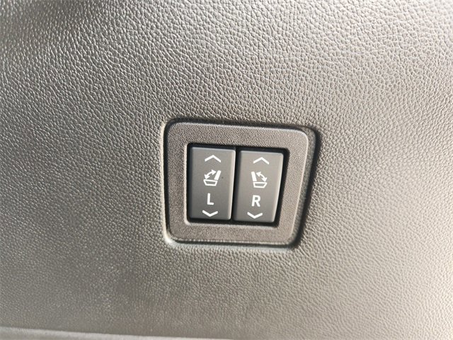 Used 2024 Chevrolet Traverse High Country FWD image 35