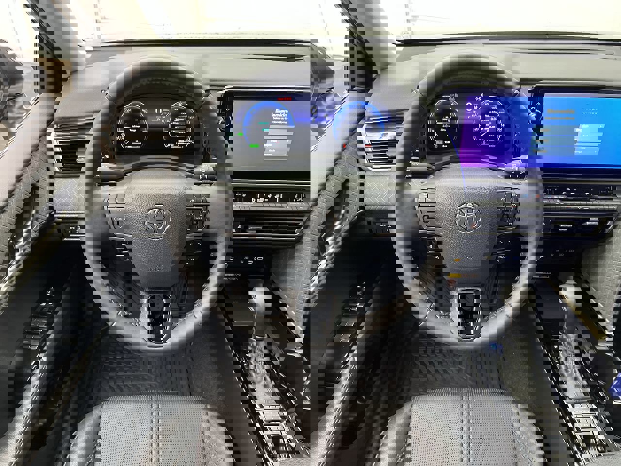 Used 2025 Toyota Camry XLE image 13