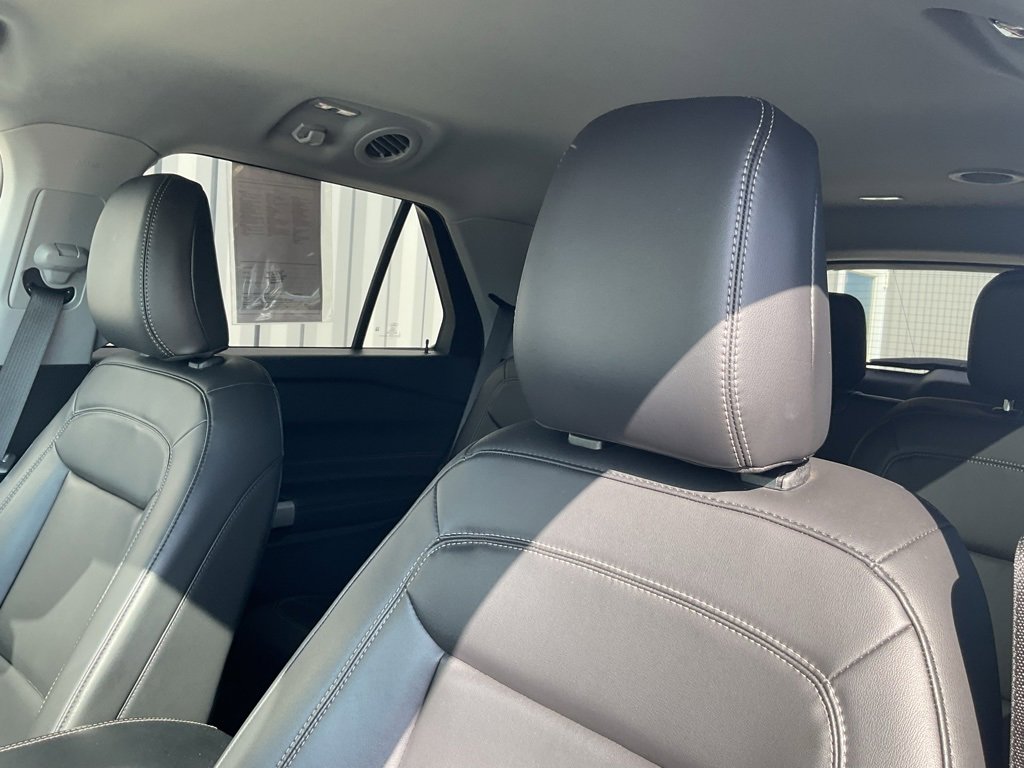 Used 2023 Ford Explorer XLT w/ Equipment Group 202A image 10