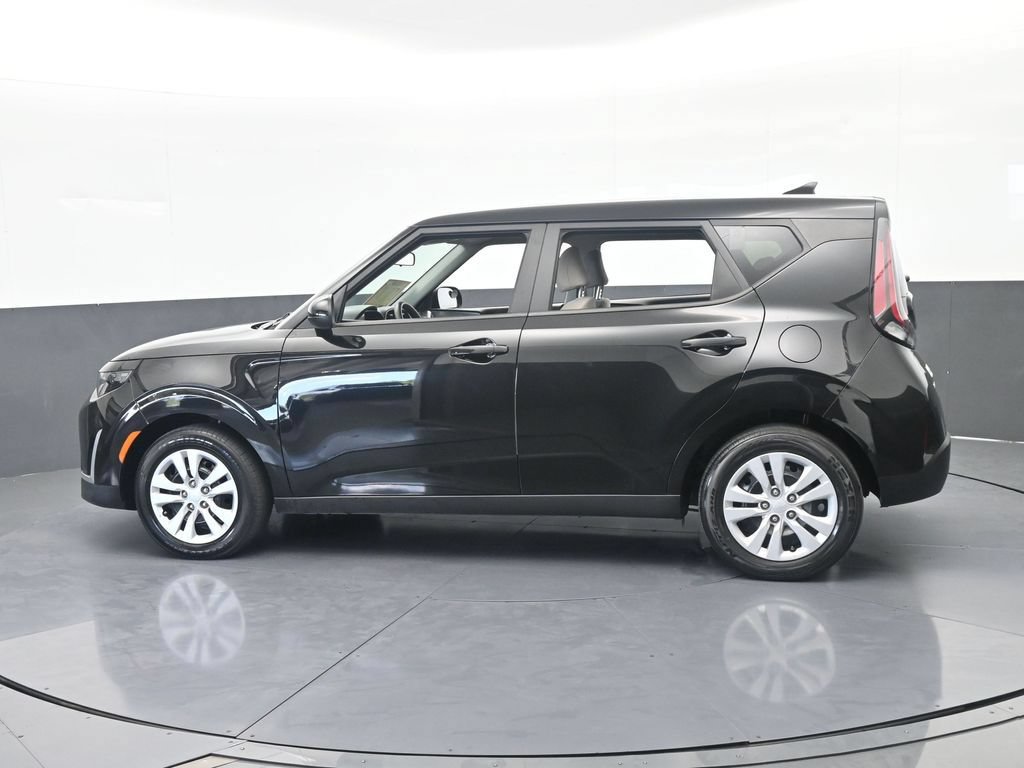 Used 2023 Kia Soul LX FWD image 3