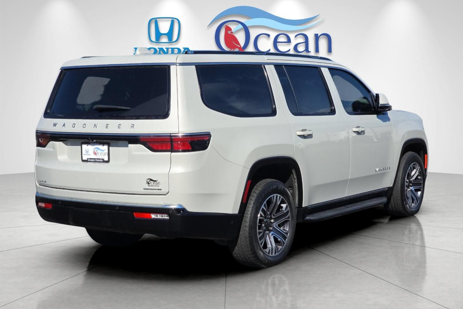 Used 2022 Jeep Wagoneer Series III w/ Convenience Group I AWD/4WD image 3