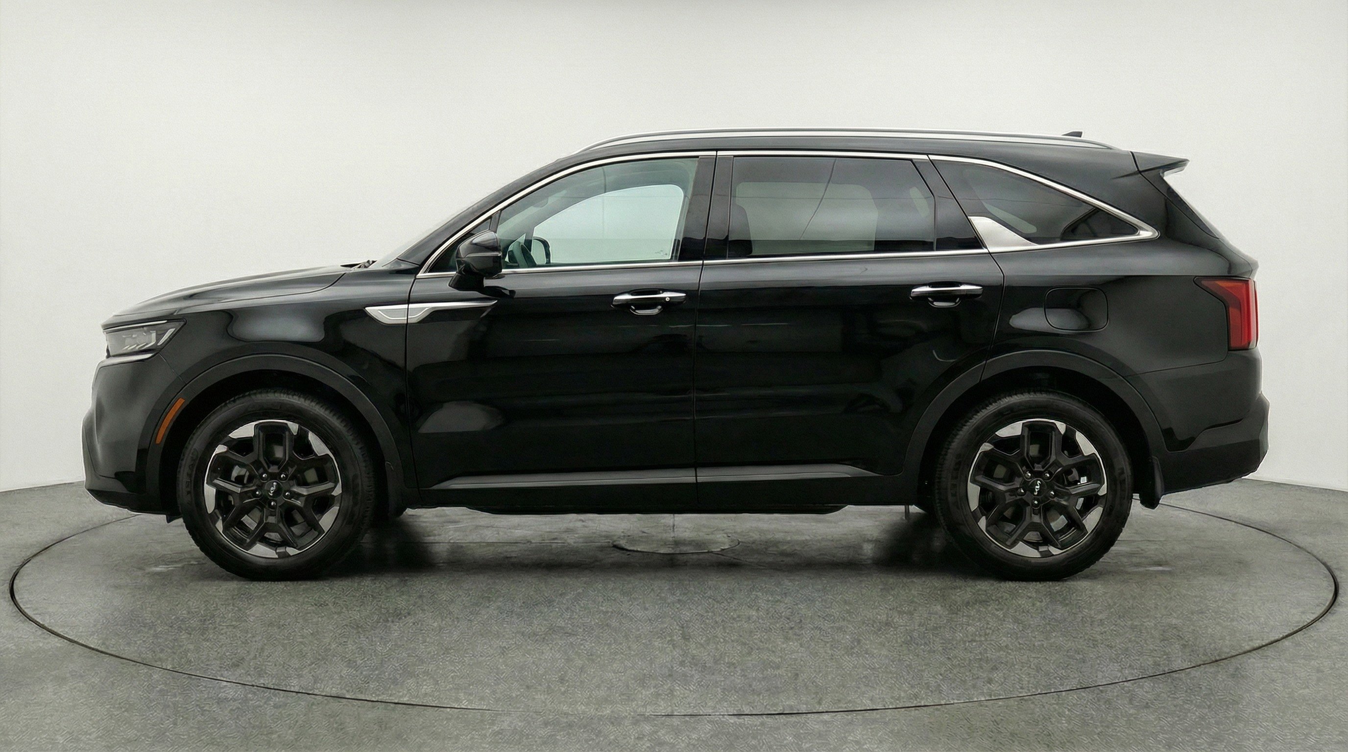 Used 2024 Kia Sorento S image 5
