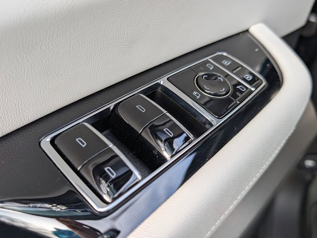 New 2026 Cadillac Vistiq Sport image 13