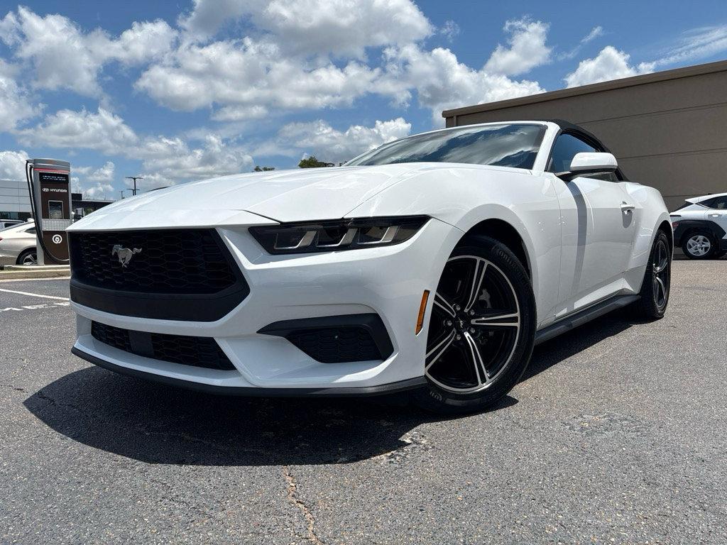 Used 2025 Ford Mustang Premium RWD image 1