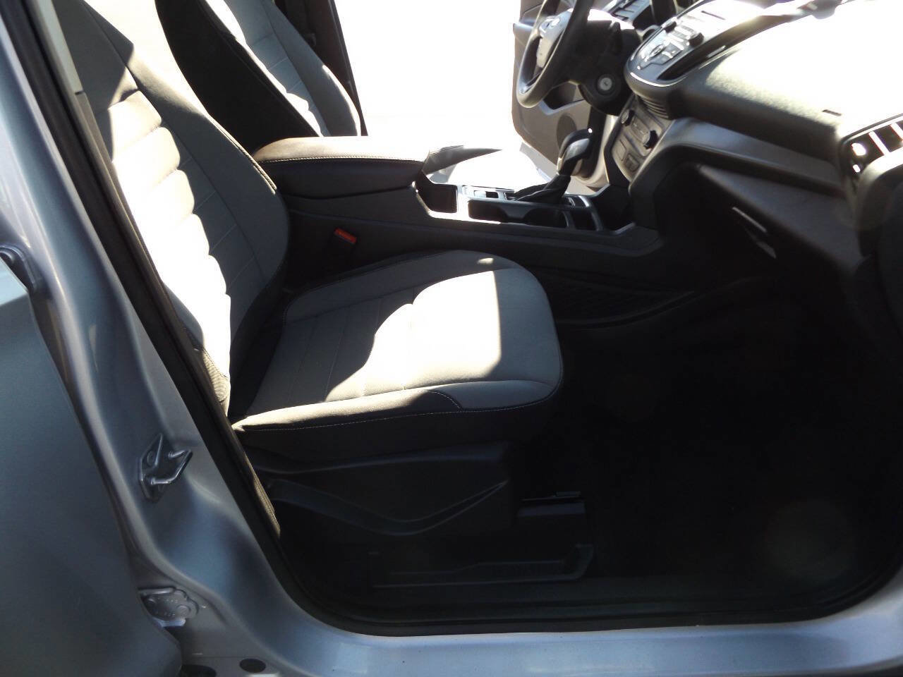 Used 2018 Ford Escape S image 21