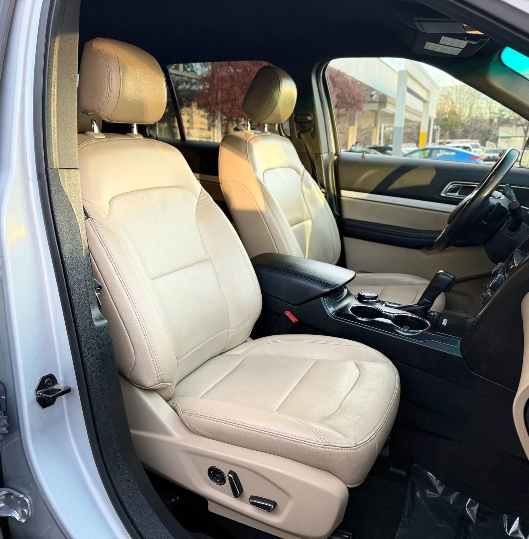 Used 2016 Ford Explorer XLT w/ Equipment Group 202A image 40