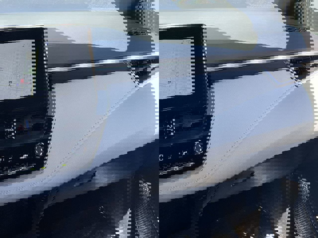 Used 2023 Toyota Corolla SE w/ Carpet Mat Package (TMS) image 15