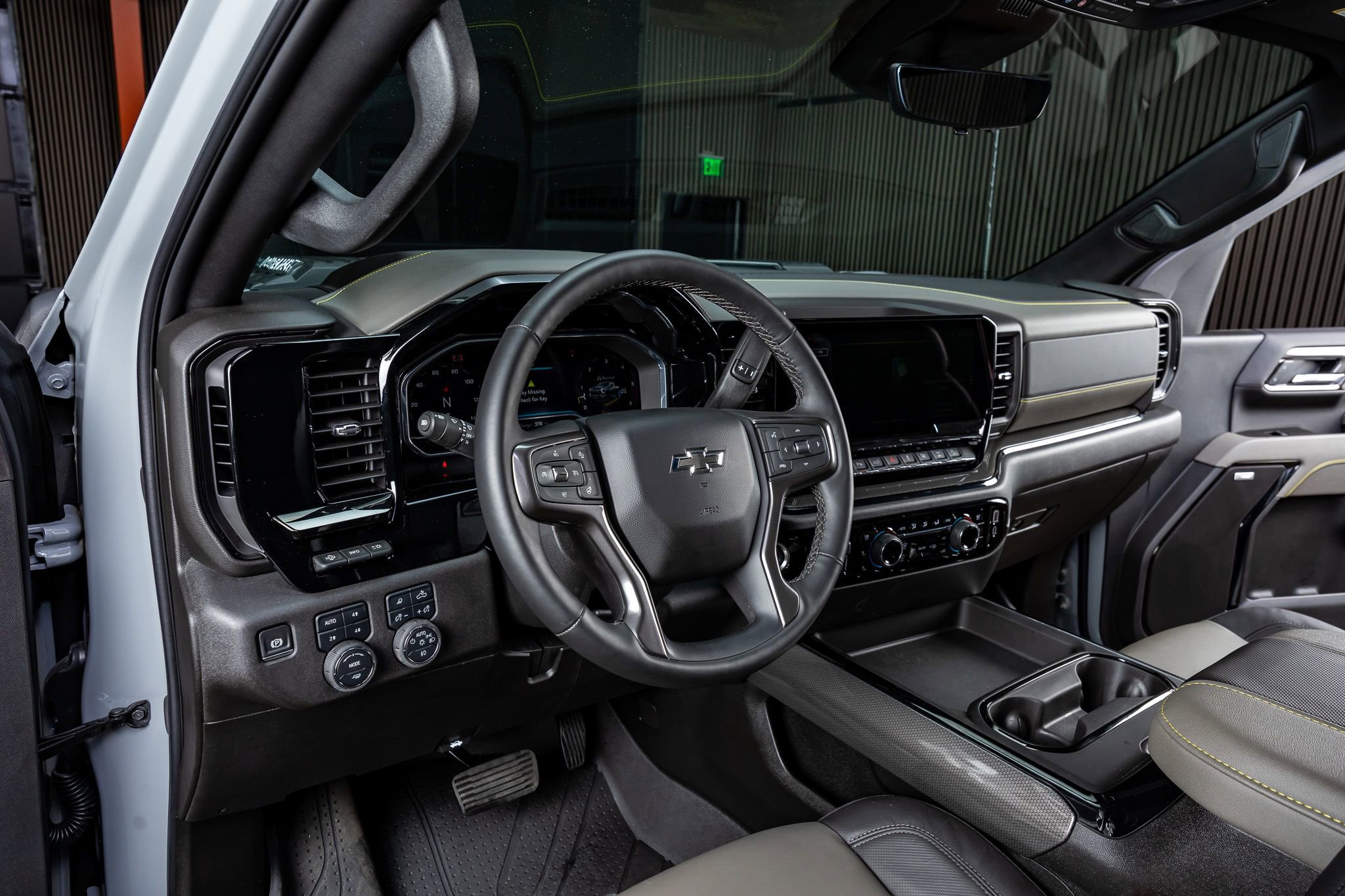 Used 2025 Chevrolet Silverado 2500 ZR2 w/ Technology Package image 17