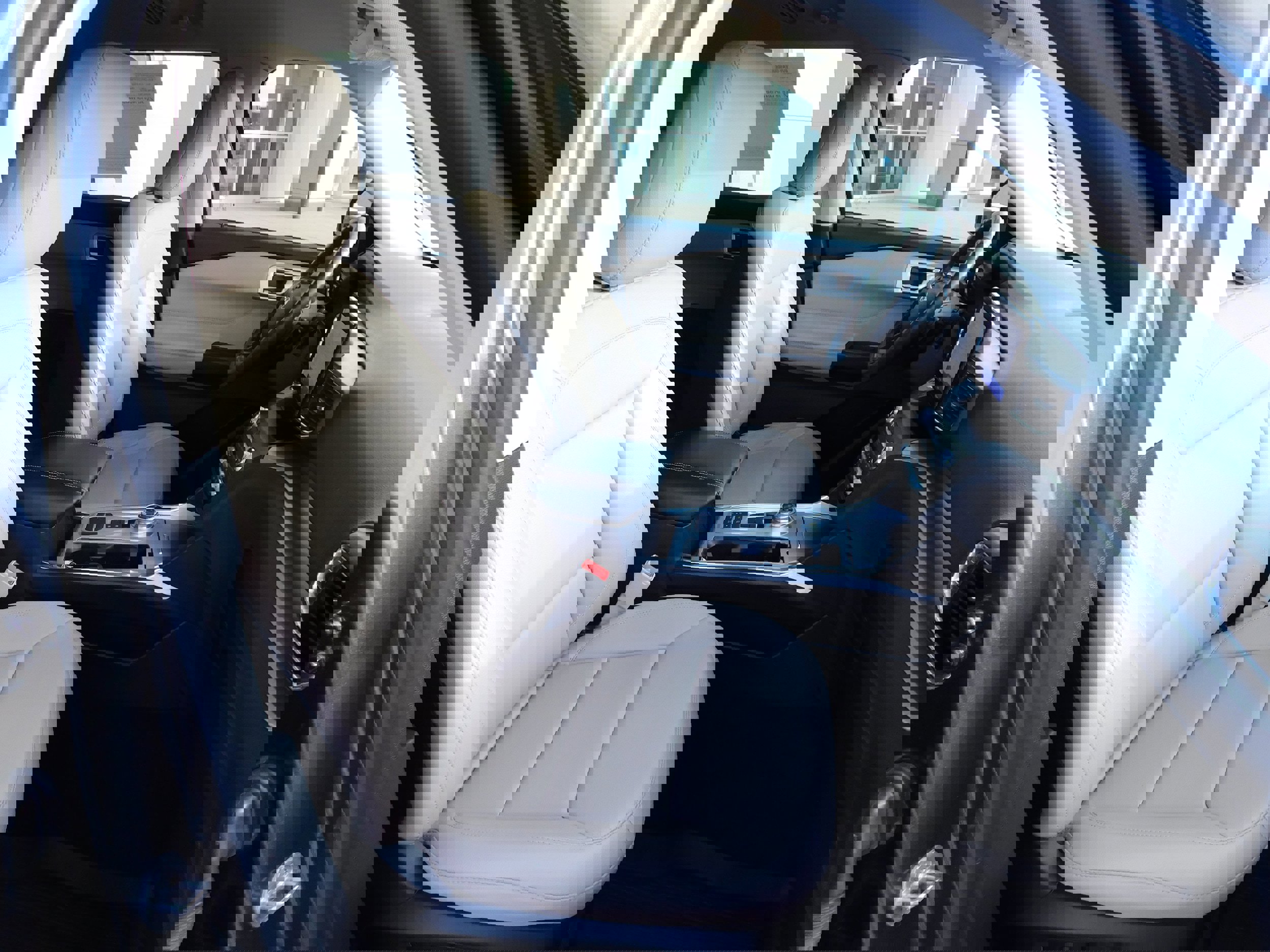 Used 2020 Ford Explorer XLT w/ Equipment Group 202A image 9