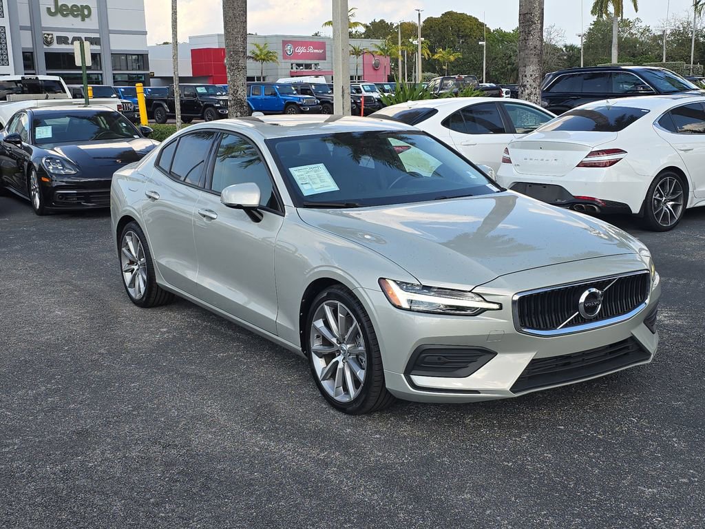 Used 2020 Volvo S60 T5 Momentum image 2