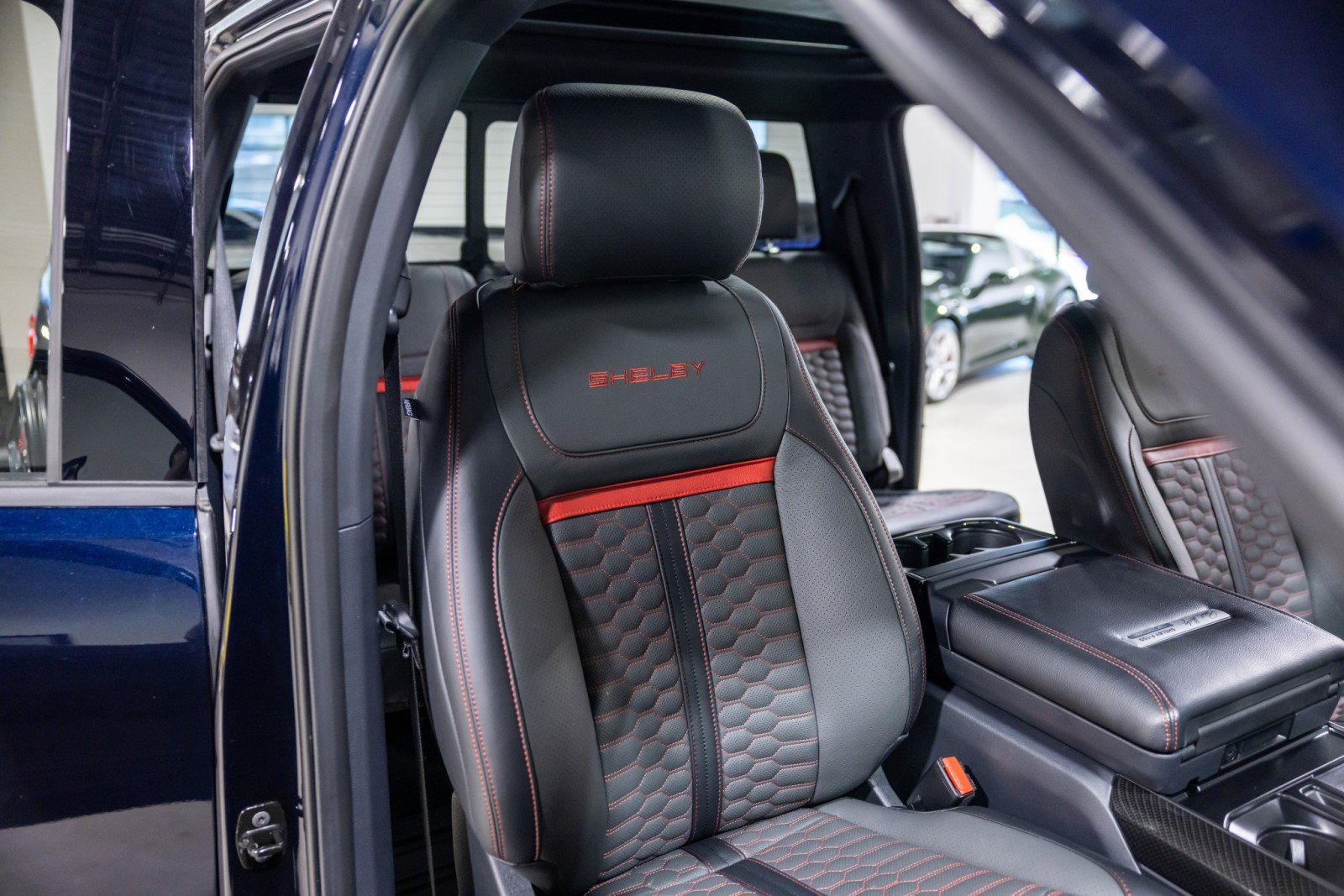 Used 2025 Ford F150 Lariat w/ Equipment Group 501A Mid image 31