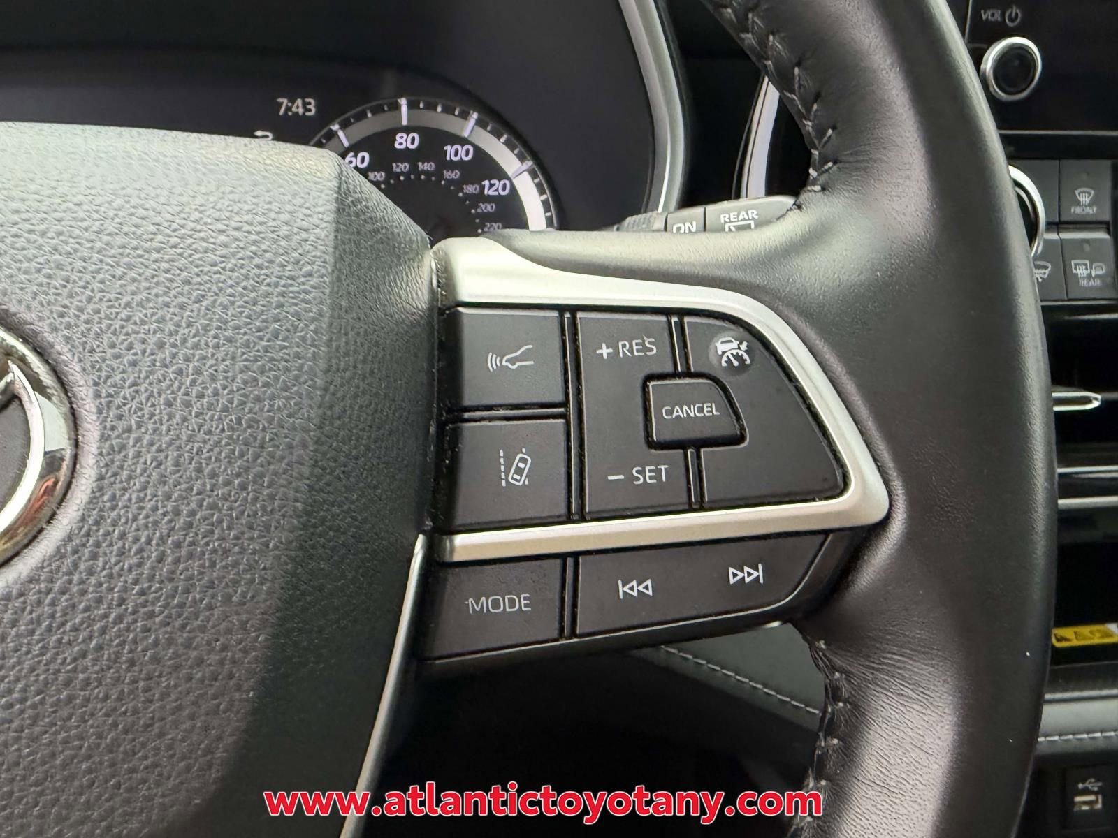 Used 2023 Toyota Highlander XLE image 35