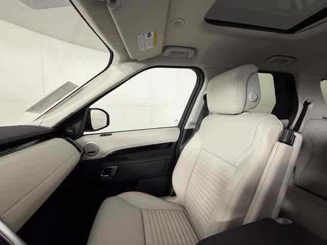 New 2026 Land Rover Discovery S AWD/4WD image 18