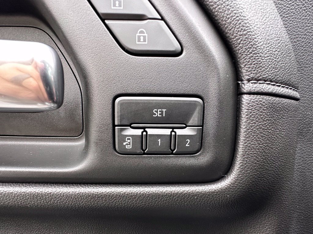 Used 2019 Chevrolet Silverado 1500 High Country w/ Technology Package AWD/4WD image 24