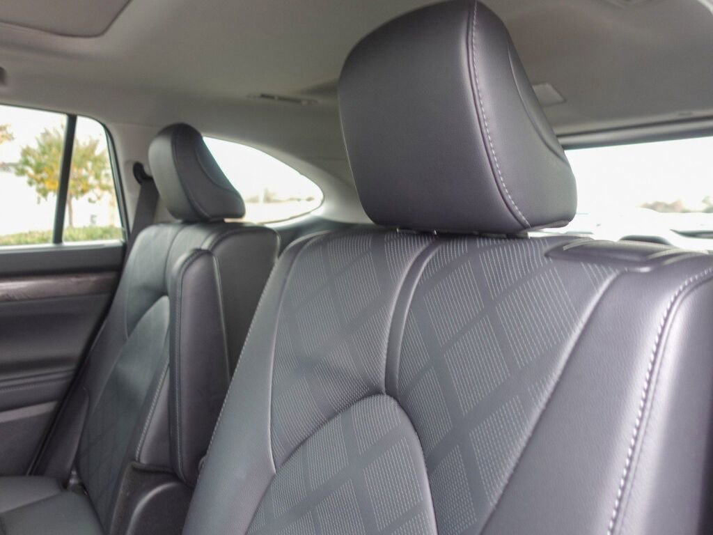 Used 2024 Toyota Highlander Platinum image 11