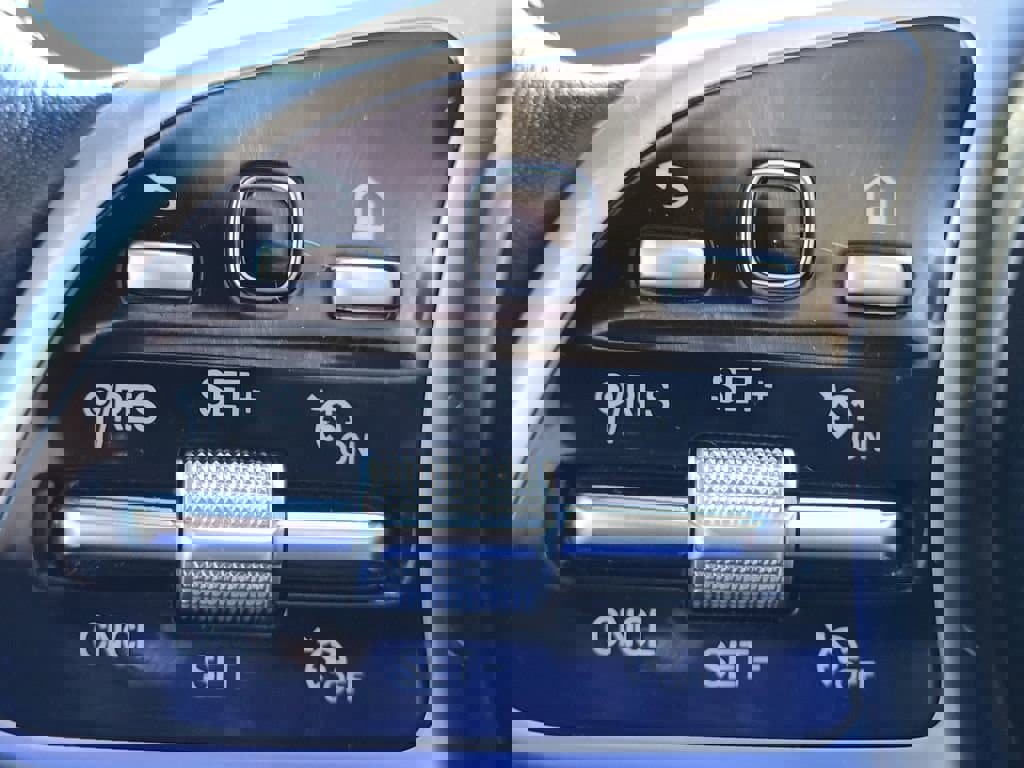 Used 2023 Mercedes-Benz GLB 250 4MATIC image 11