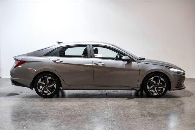 Used 2023 Hyundai Elantra Limited FWD image 10