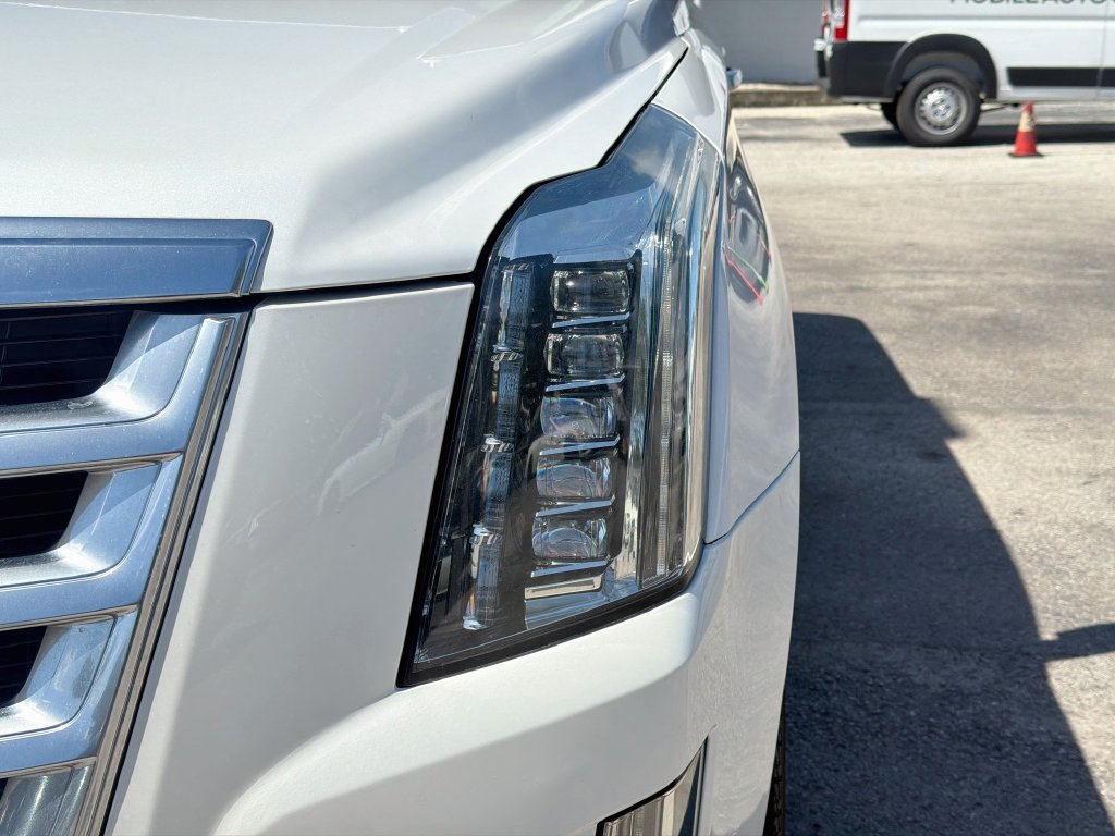 Used 2018 Cadillac Escalade ESV Luxury RWD image 9
