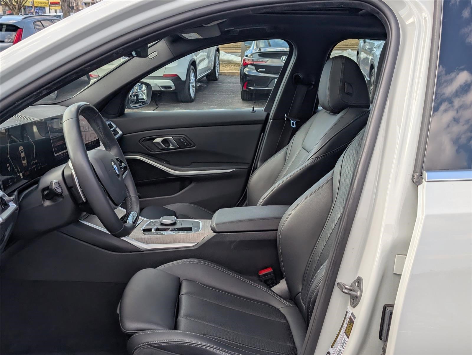 Used 2025 BMW 330i Sedan image 14