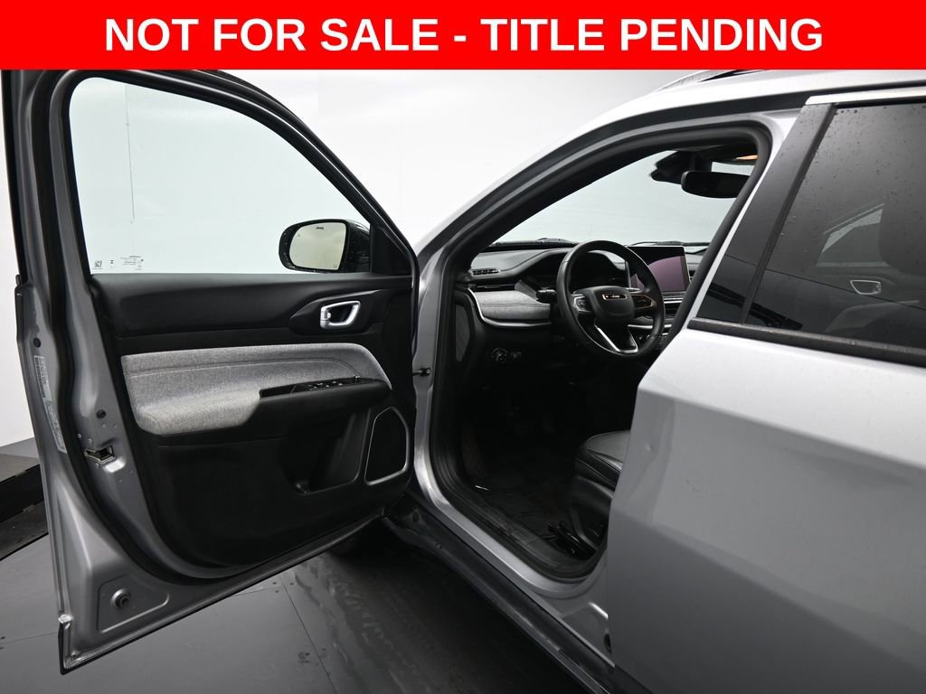 Used 2023 Jeep Compass Latitude image 7
