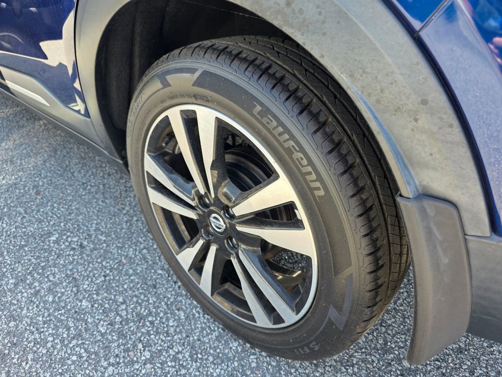 Used 2019 Nissan Kicks SR w/ SR Premium Package FWD image 46