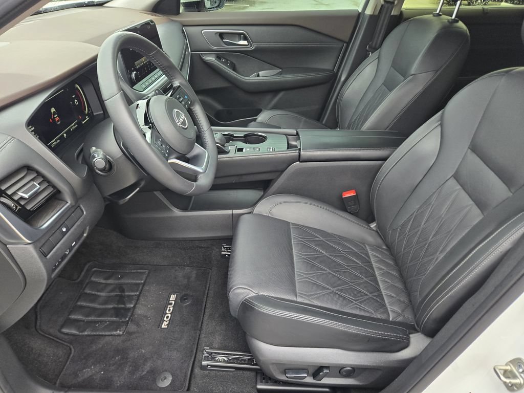 Used 2023 Nissan Rogue Platinum FWD image 16