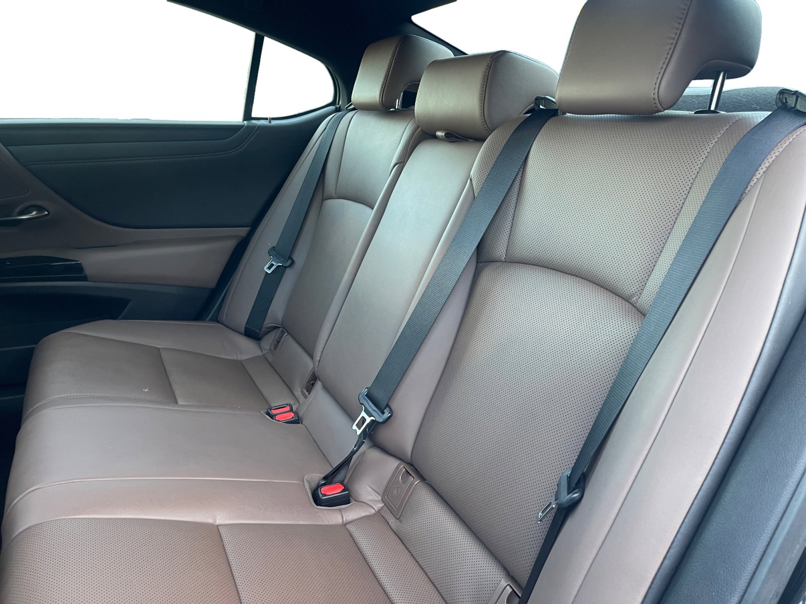 Used 2023 Lexus ES 300h w/ Premium Package image 13