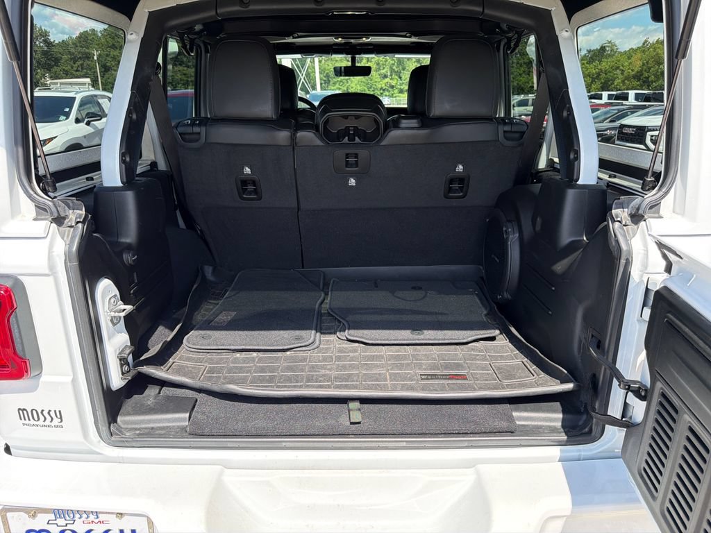 Used 2023 Jeep Wrangler Unlimited Sahara AWD/4WD image 26