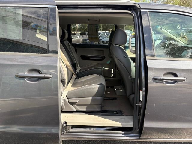 Used 2017 Kia Sedona SX image 25