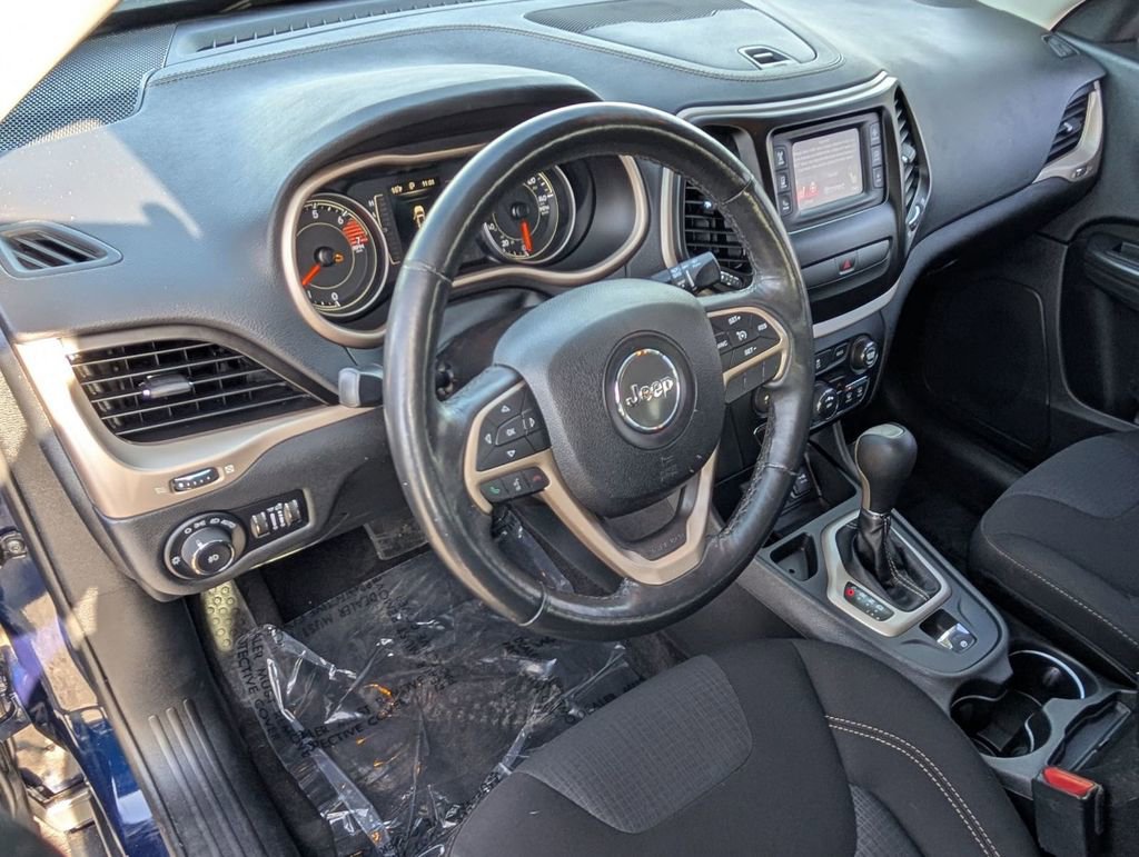 Used 2016 Jeep Cherokee Latitude w/ Cold Weather Group image 18