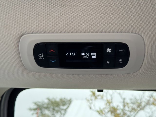 Used 2024 Chrysler Pacifica Touring-L image 16