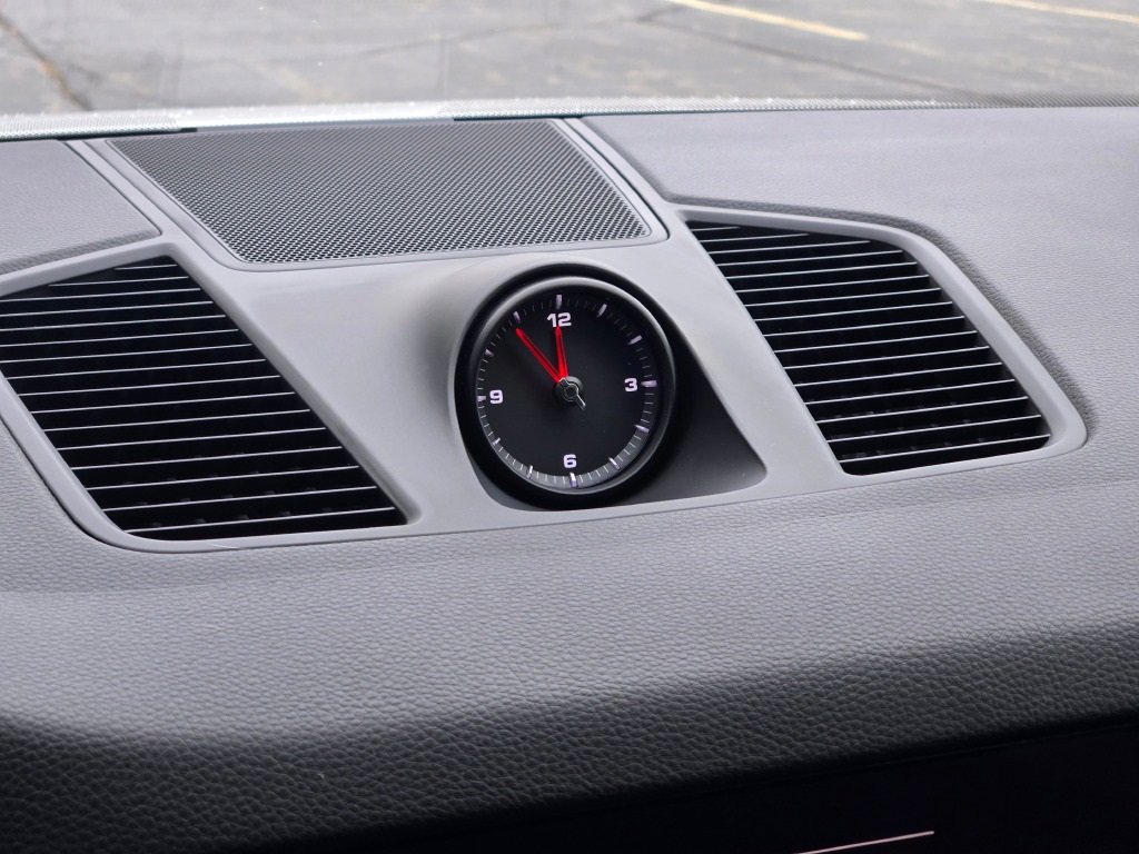 Used 2023 Porsche Cayenne Platinum Edition image 15