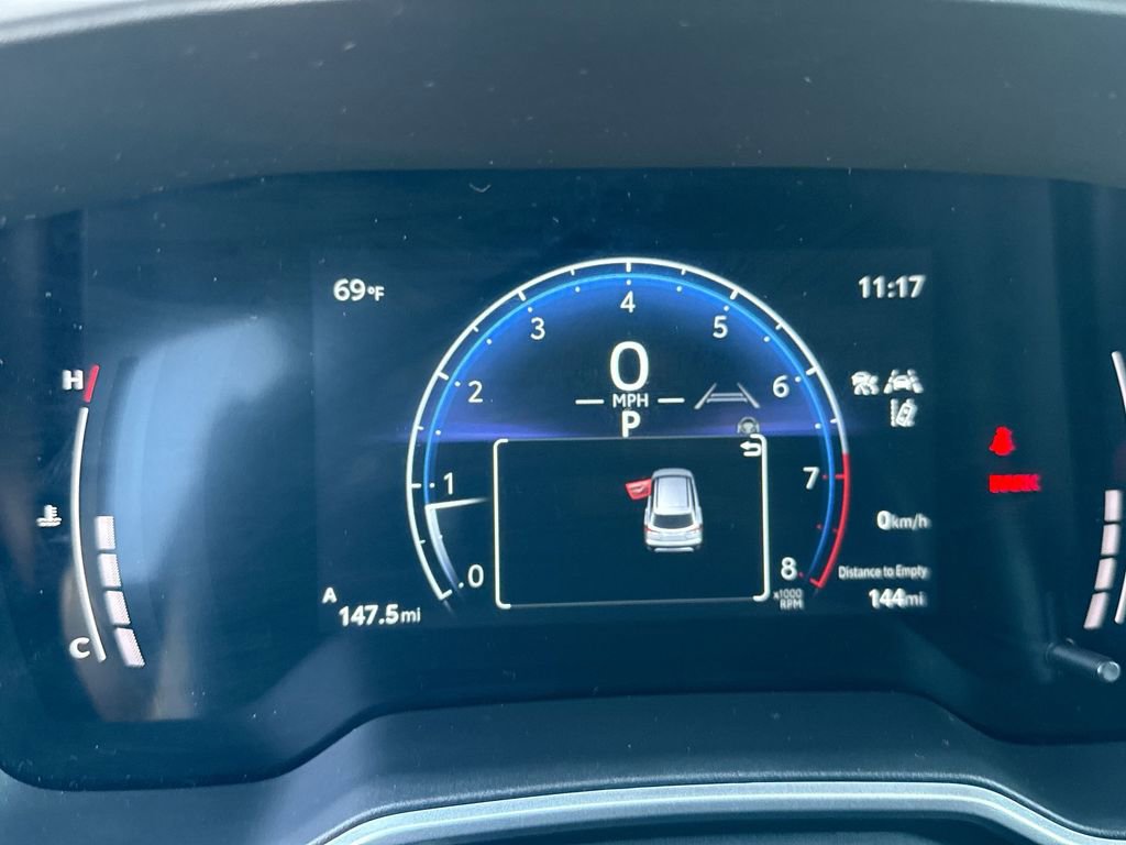 Used 2023 Toyota Corolla Cross XLE image 10