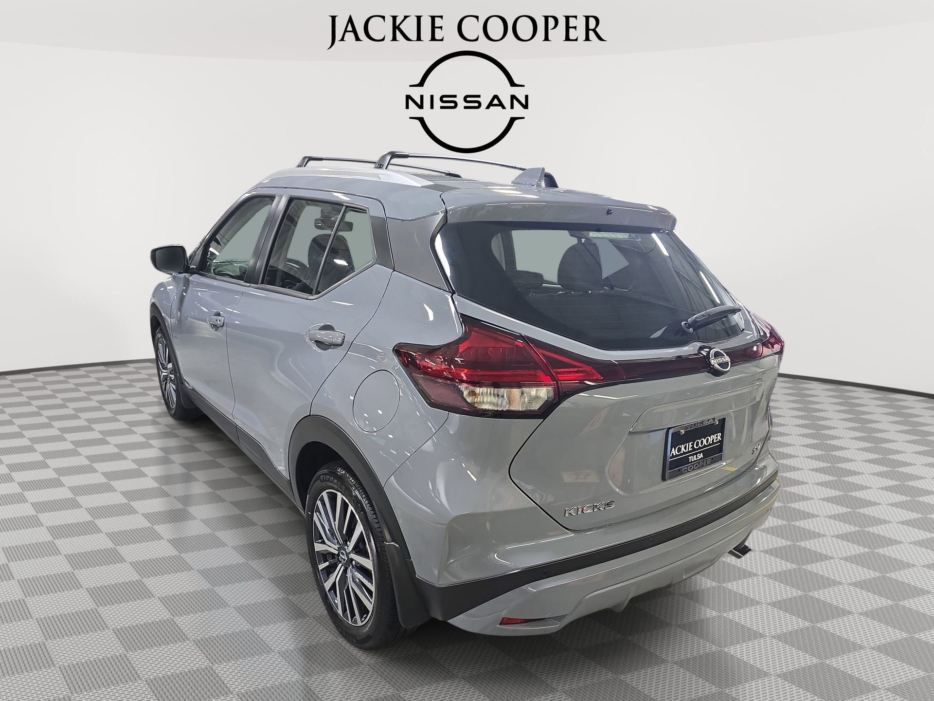 Used 2023 Nissan Kicks SV w/ Interior Electronics Package FWD image 7