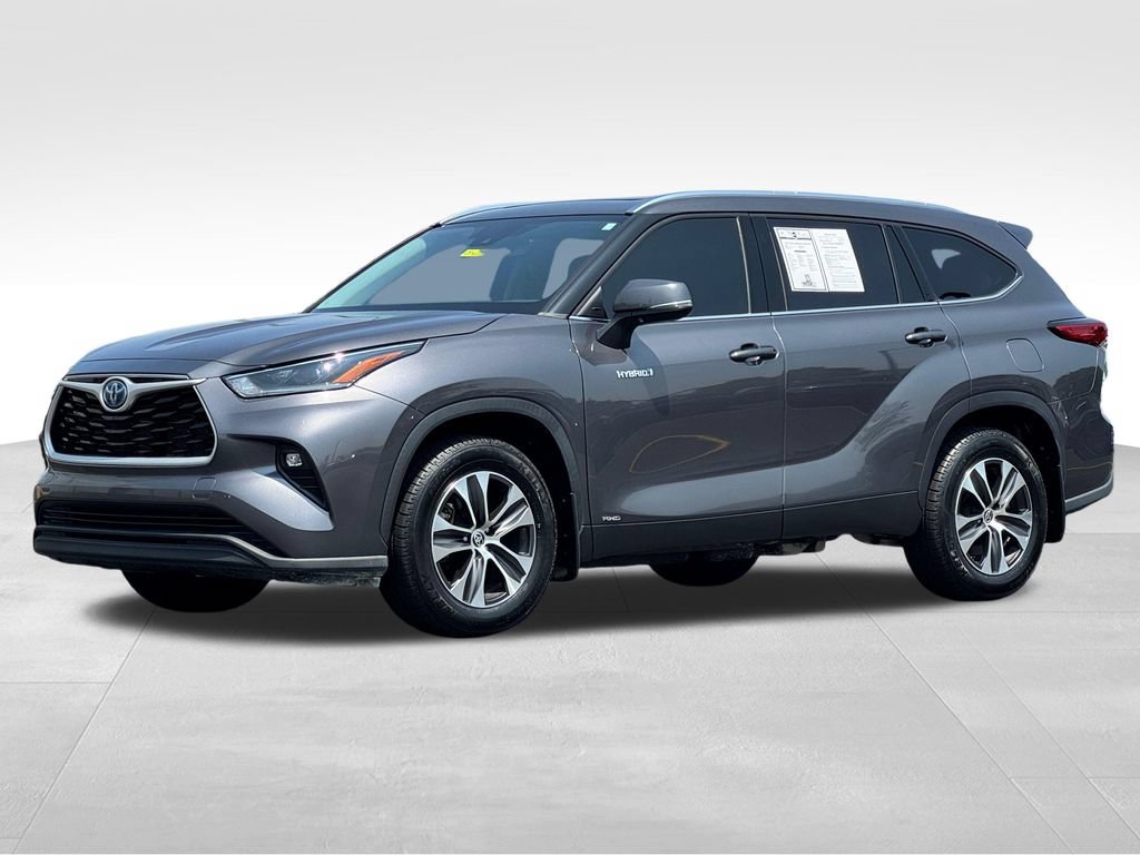 Used 2021 Toyota Highlander XLE AWD/4WD image 3