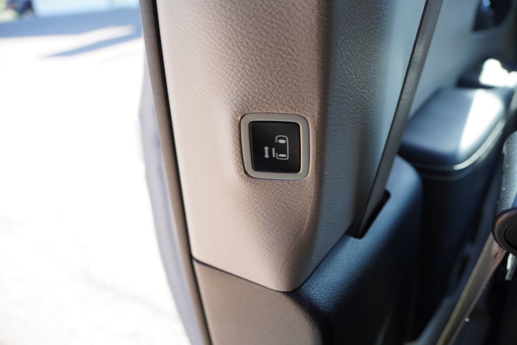 Certified 2024 Chrysler Pacifica Limited FWD image 22