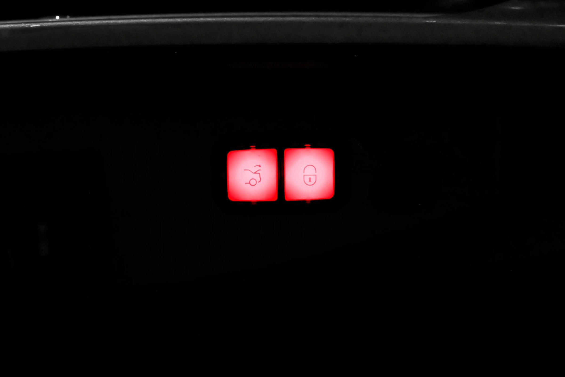 Used 2011 Mercedes-Benz SL 550 w/ Premium I Pkg image 37