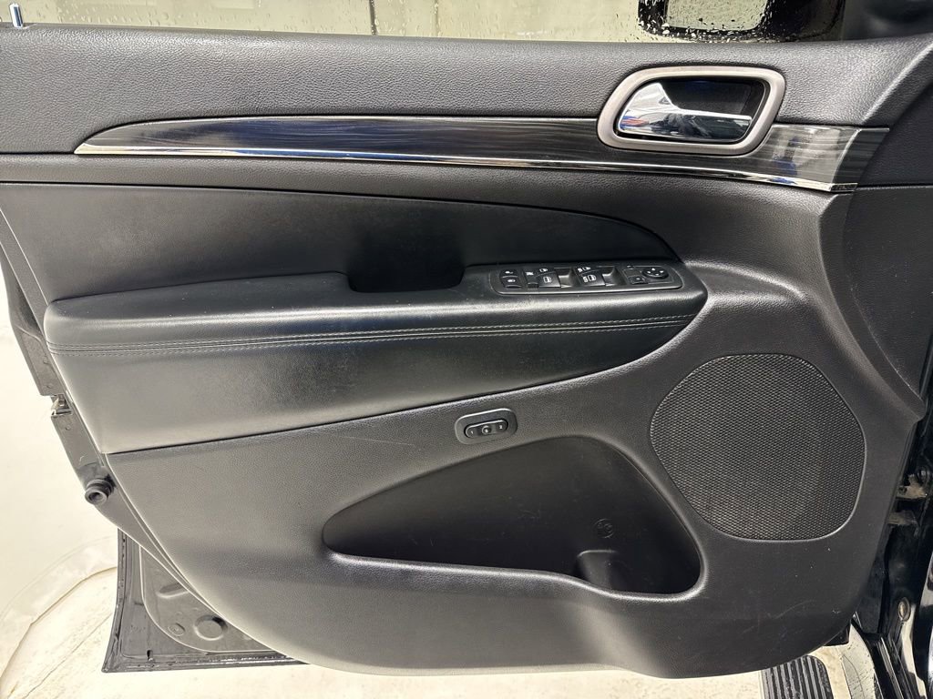 Used 2019 Jeep Grand Cherokee Limited AWD/4WD image 17