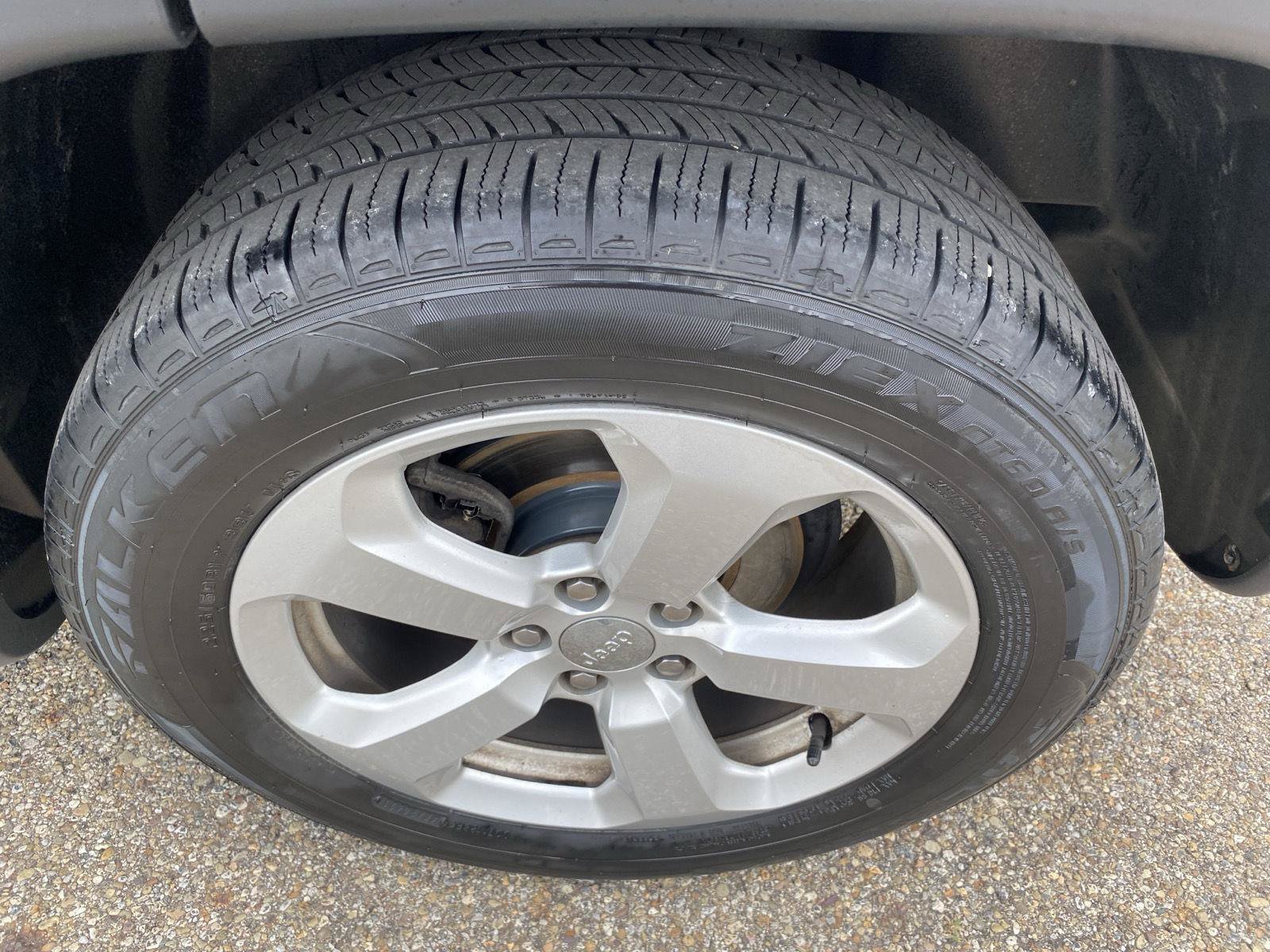 Used 2018 Jeep Compass Latitude w/ Popular Equipment Group FWD image 38