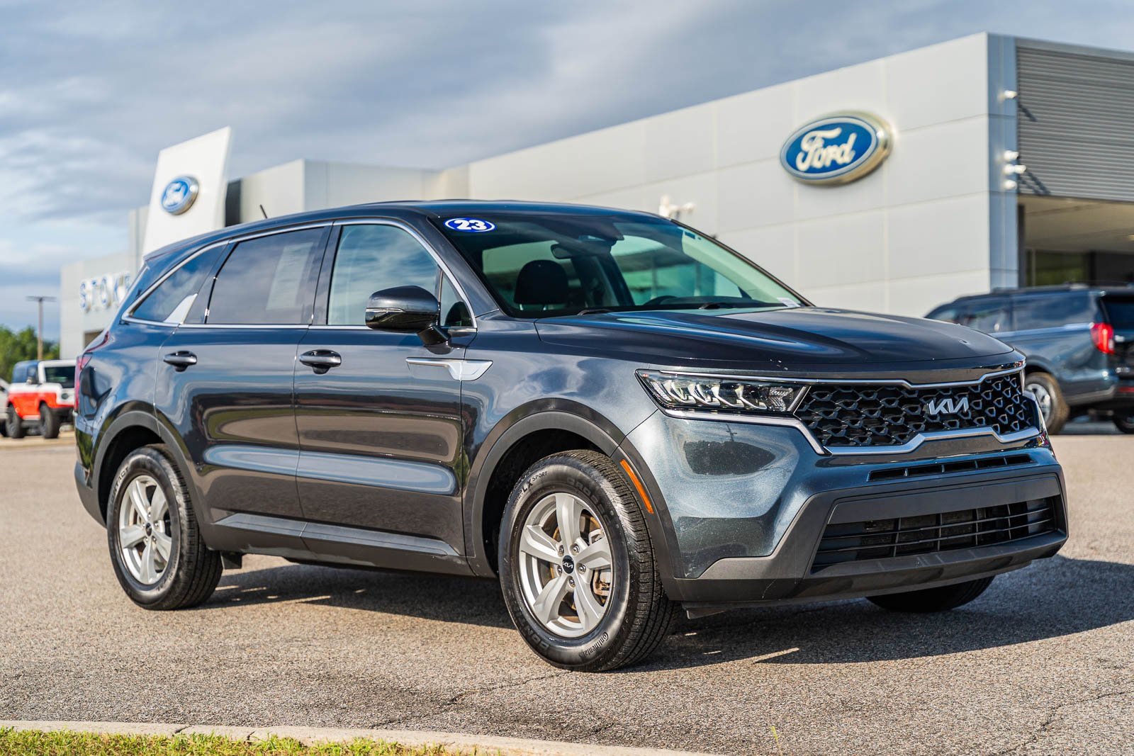 Used 2023 Kia Sorento LX