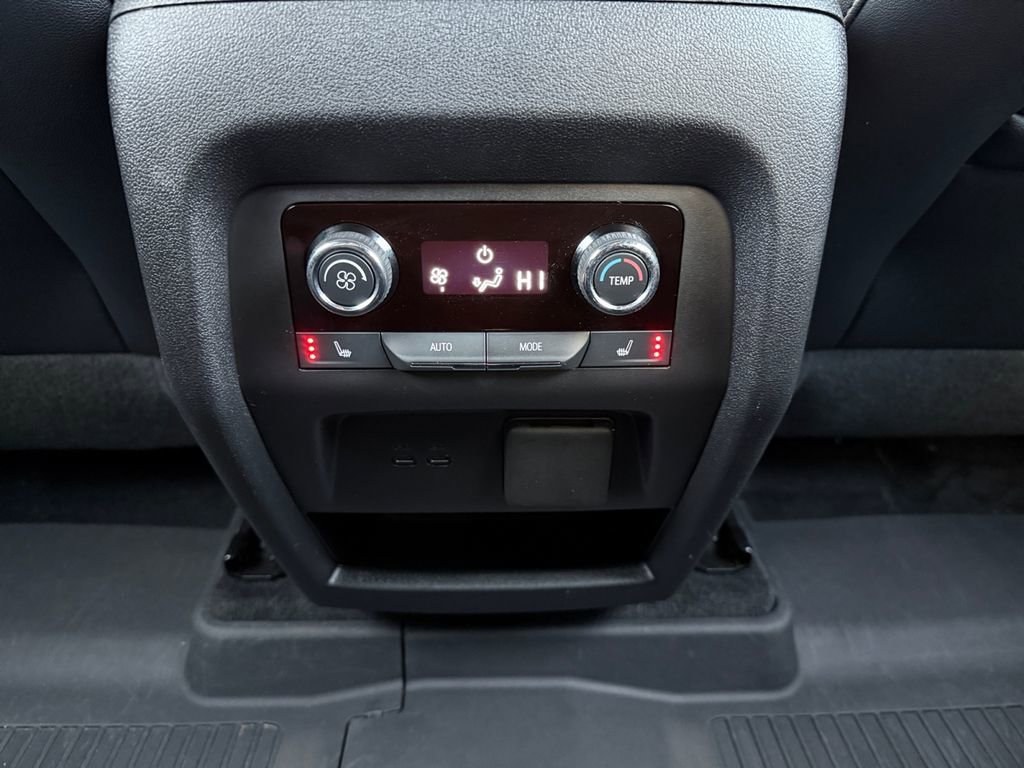 Used 2025 Chevrolet Traverse RS w/ LPO, Floor Liner Package FWD image 32