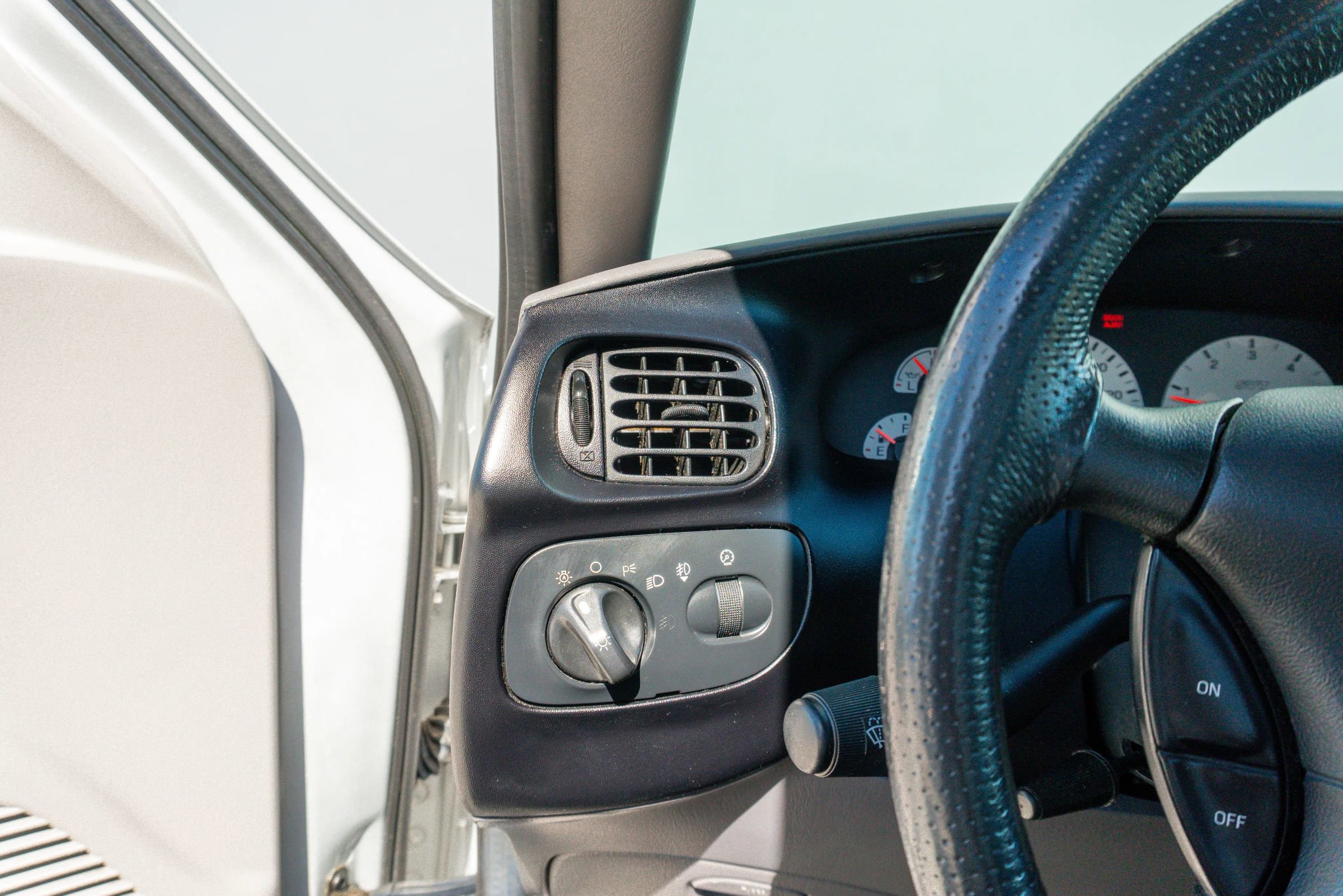 Used 2004 Ford F150 Lightning RWD image 55
