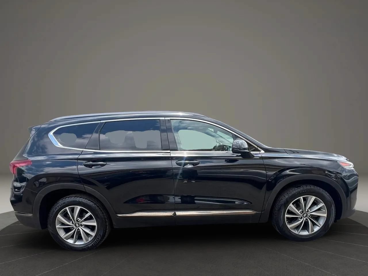 Used 2019 Hyundai Santa Fe SEL w/ Cargo Package AWD/4WD image 4