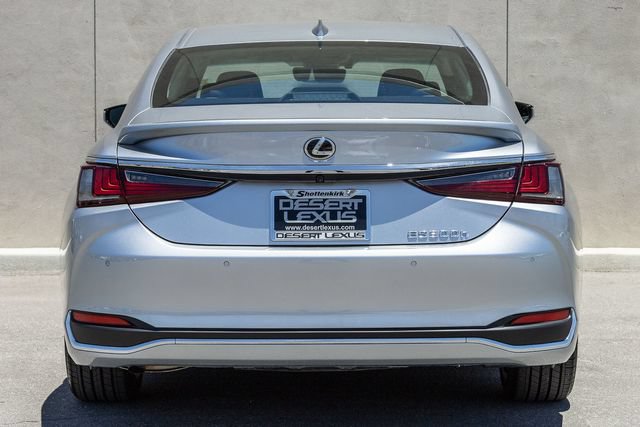 Used 2025 Lexus ES 300h w/ Accessory Package (Z2) FWD image 4