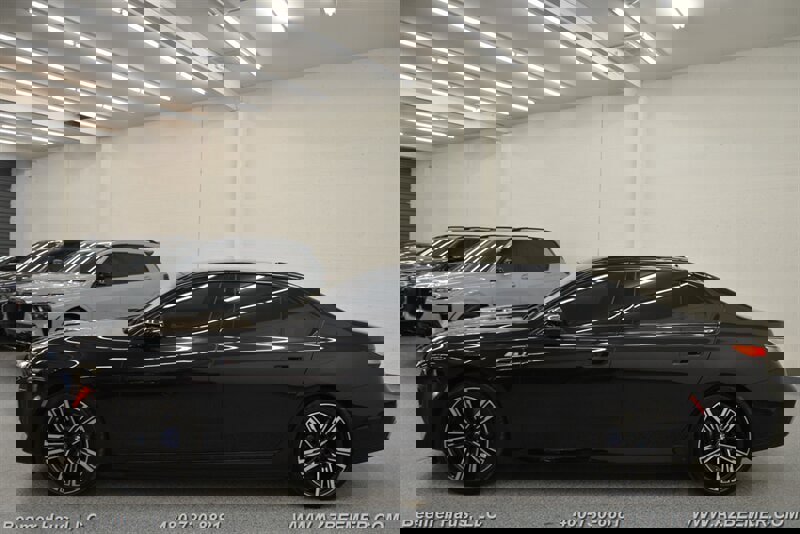 Used 2024 BMW i7 M70 w/ Executive Package image 4