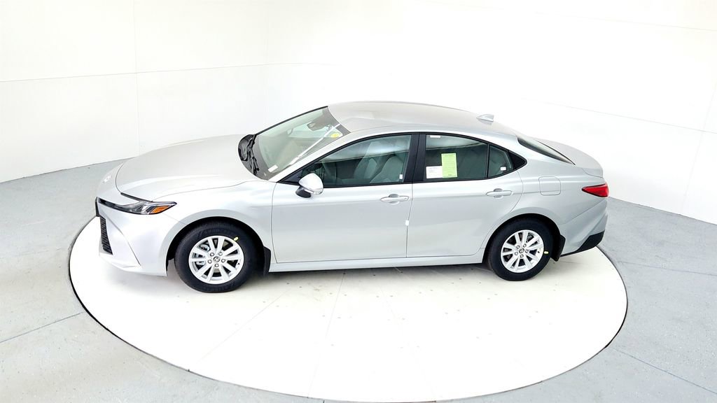 Used 2026 Toyota Camry LE AWD/4WD image 15