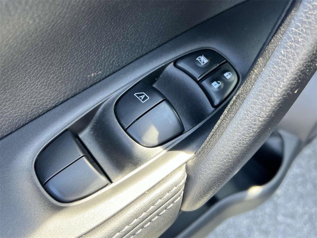 Used 2022 Nissan Rogue Sport SV w/ Technology Package image 16