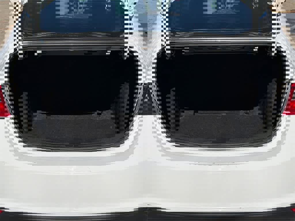 Used 2023 Chevrolet Malibu LT image 16