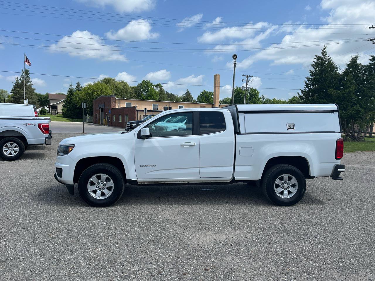 Used 2017 Chevrolet Colorado W/T w/ WT Convenience Package AWD/4WD image 2